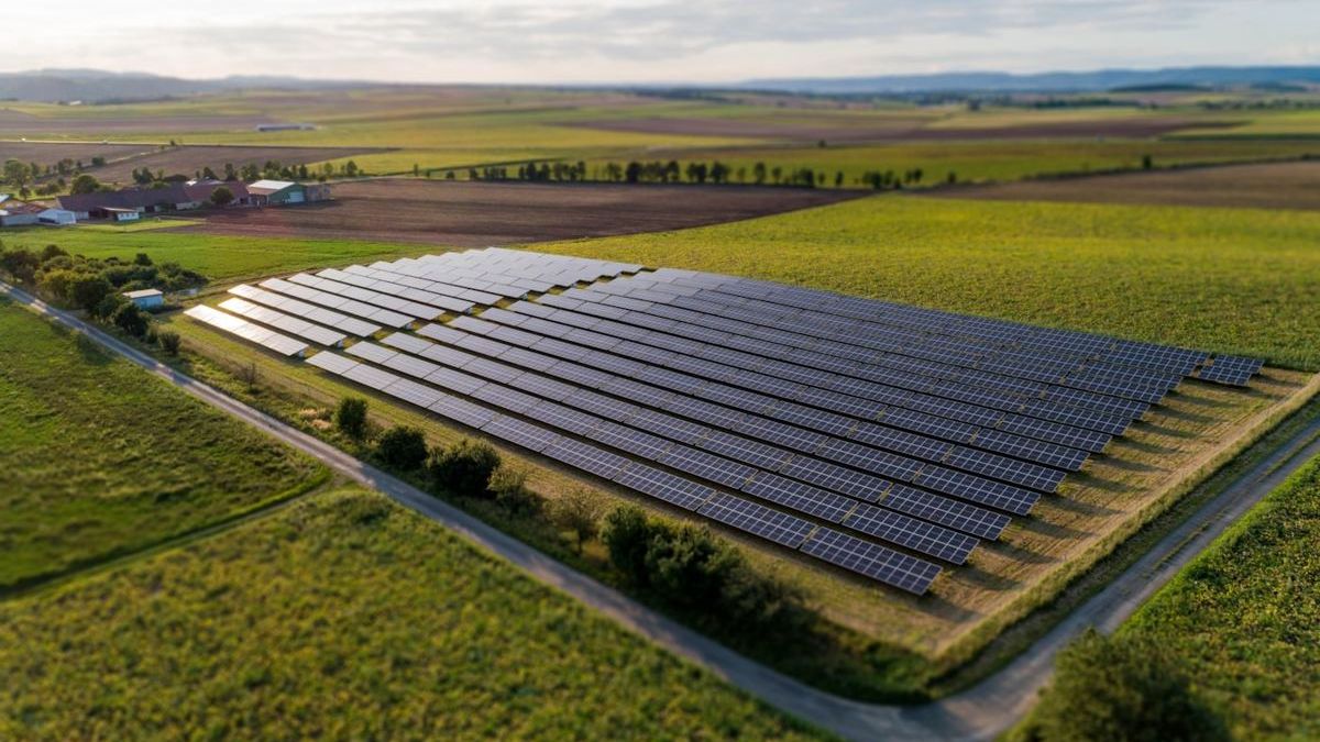 Planta solar en construcción